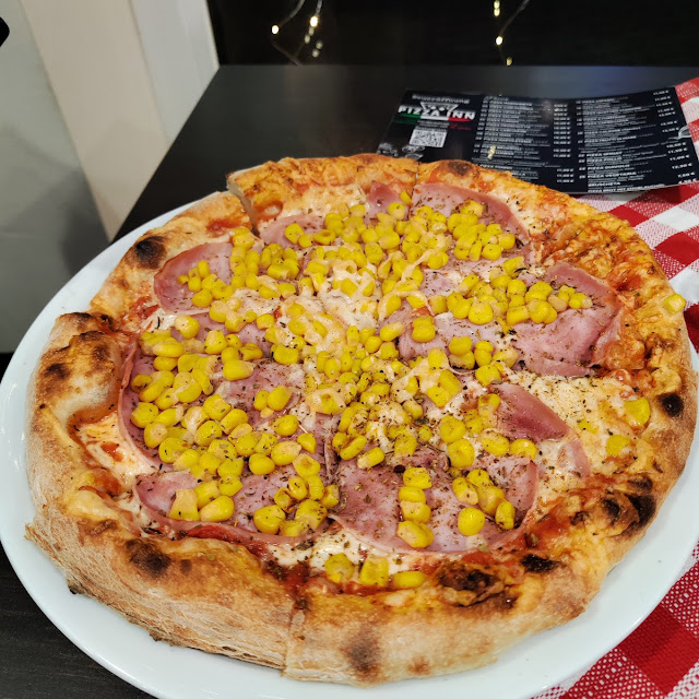 Schinken Pizza Mit Extra Mais
