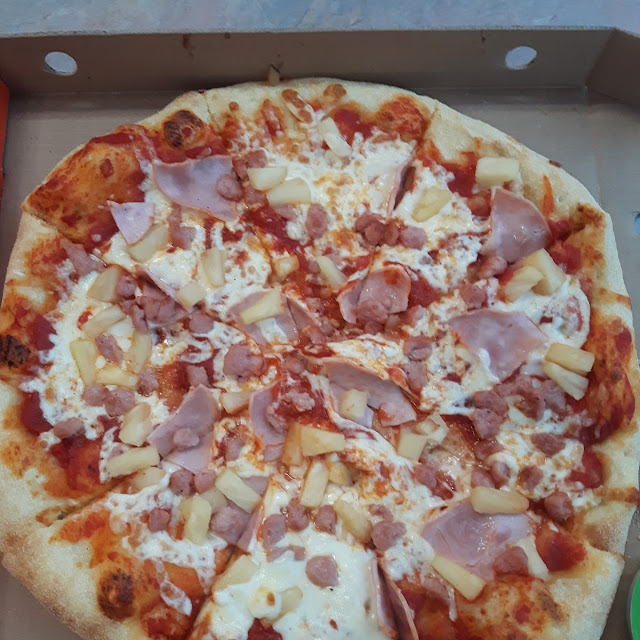 Tropical Hawaiian Pizza