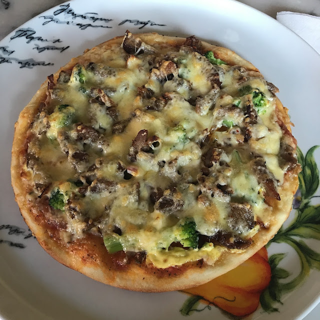Pizza Gyros Hollandaise