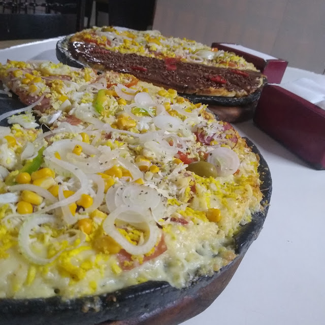Pizza de Frango Com Bacon E Portuguesa