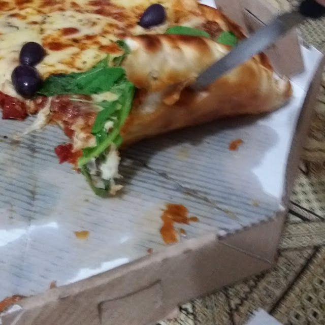 Pizza de Queijo E Rúcula Com Tomate Seco