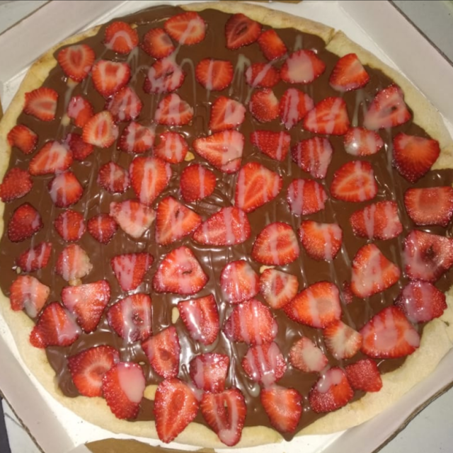 Pizza de Chocolate Com Morango