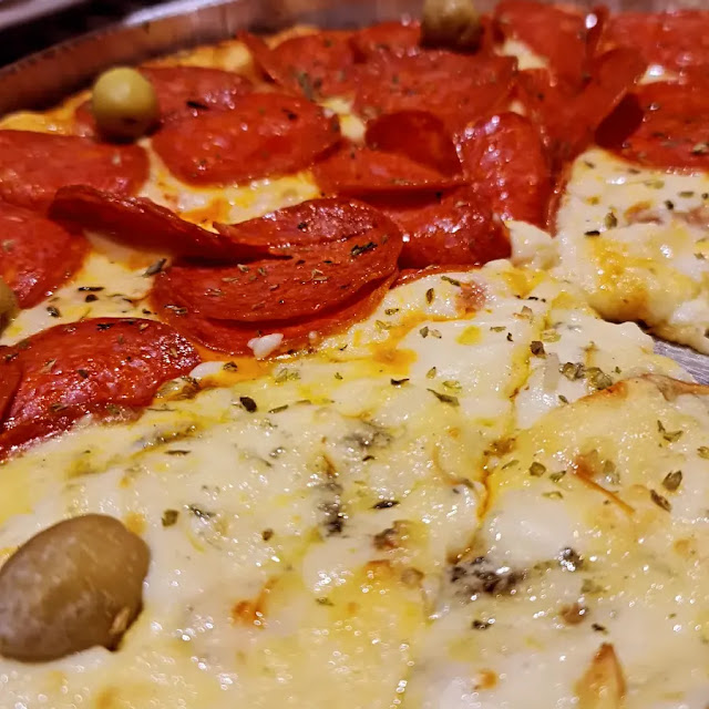 Pizza Meia 4 Queijos E Meia Peperoni