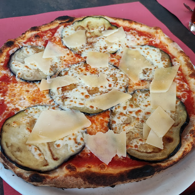 Pizza Melanzane Fritte Con Scaglie Di Grana