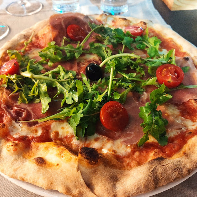 Pizza Mit Salami