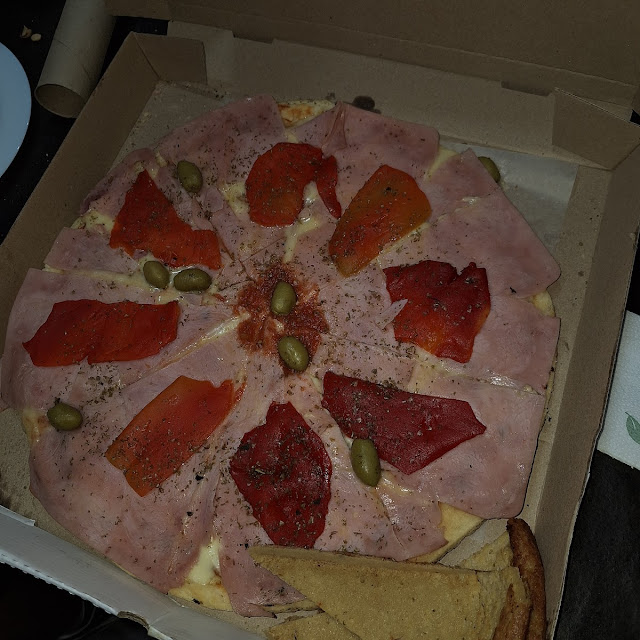 Pizza de Jamon Y Morrones