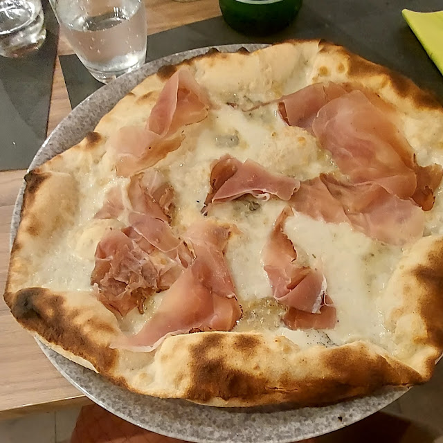 Pizza Bufalina Con Spek