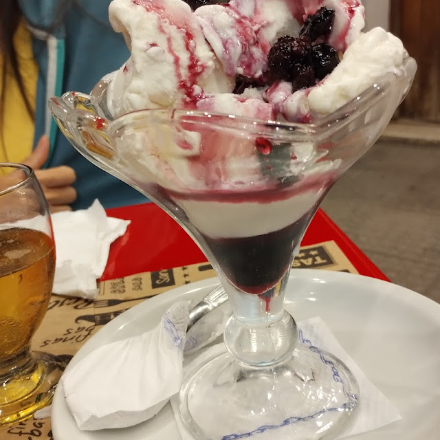 Copa de Helado Con Frutos Rojos