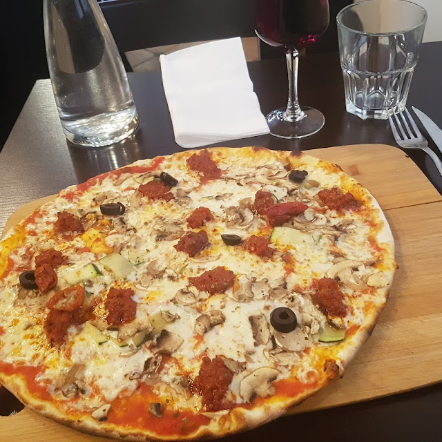 Pizza in Paris