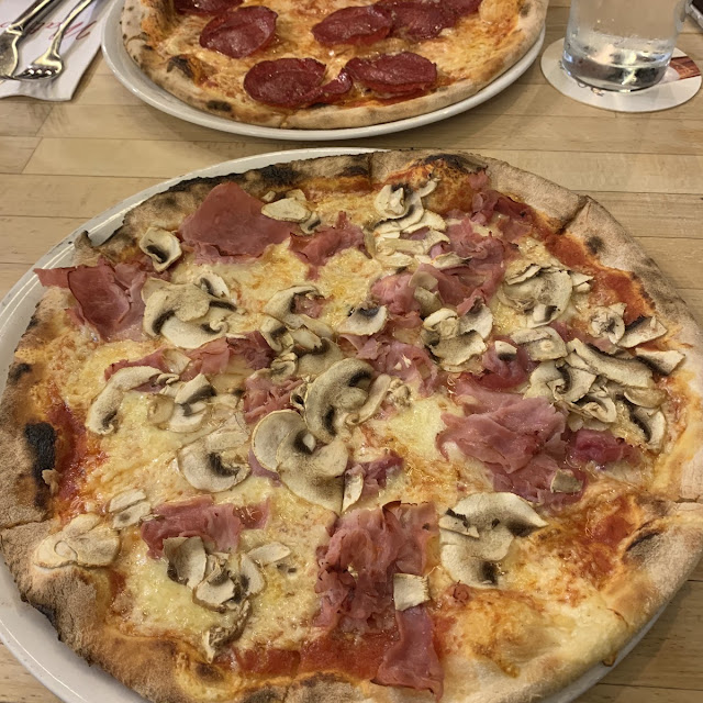 Pizza Diavolo Met Salami En Peper