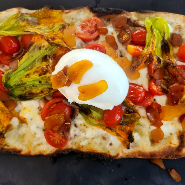 Pinsa Bottarga E Fiori Di Zucca