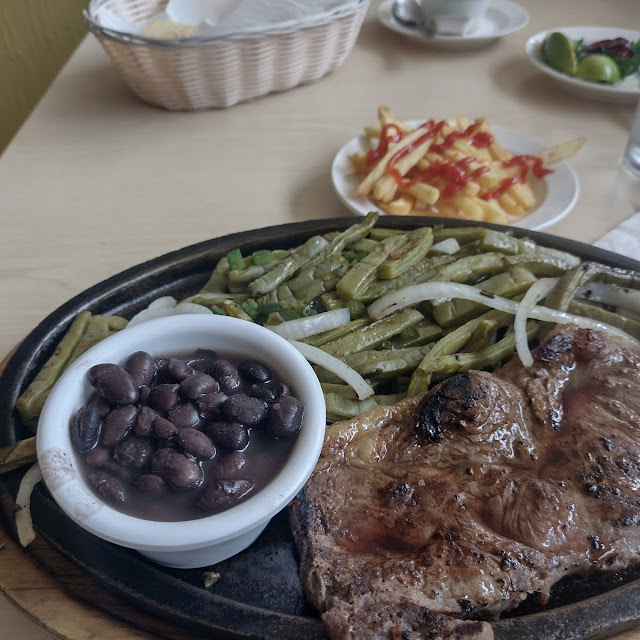 Rib Eye Con Papas Al Horno