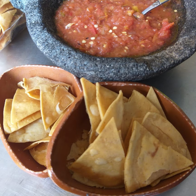 Salsas Y Totopos Frescos