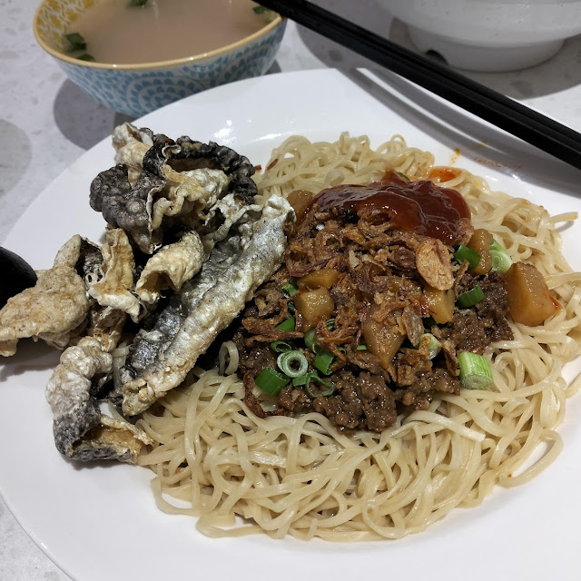 Hakka Noodles with Fish Skins