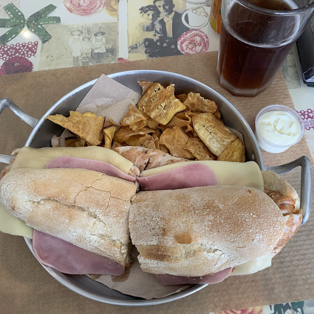 Prego de Peru Com Bacon E Queijo