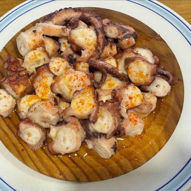 Pulpo A la Gallega Y Pimientos de Padrón
