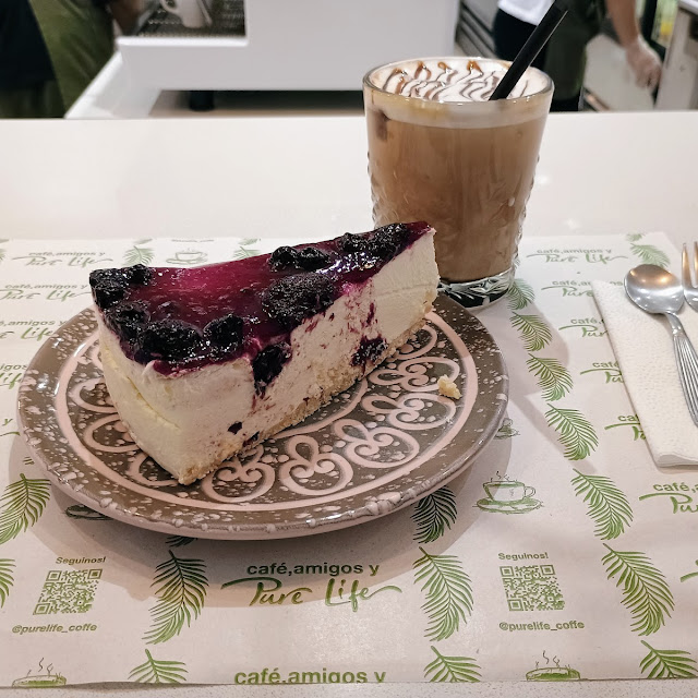 Capuchino Caramel Y Cheesecake Frutos Rojos