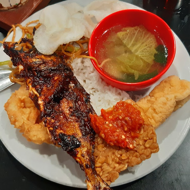 Makan Malam Lezat Lengkap Dan Nikmat