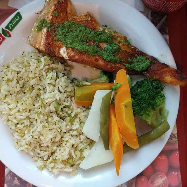 Arroz Com Brócolis Legumes Cozidos E Peixe