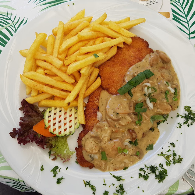 Jägerschnitzel Mit Pommes