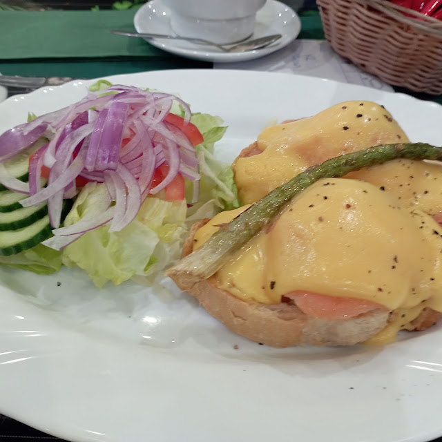Eggs Benedict