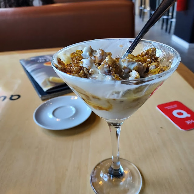 Iogurte Grego Com Granola E Mel