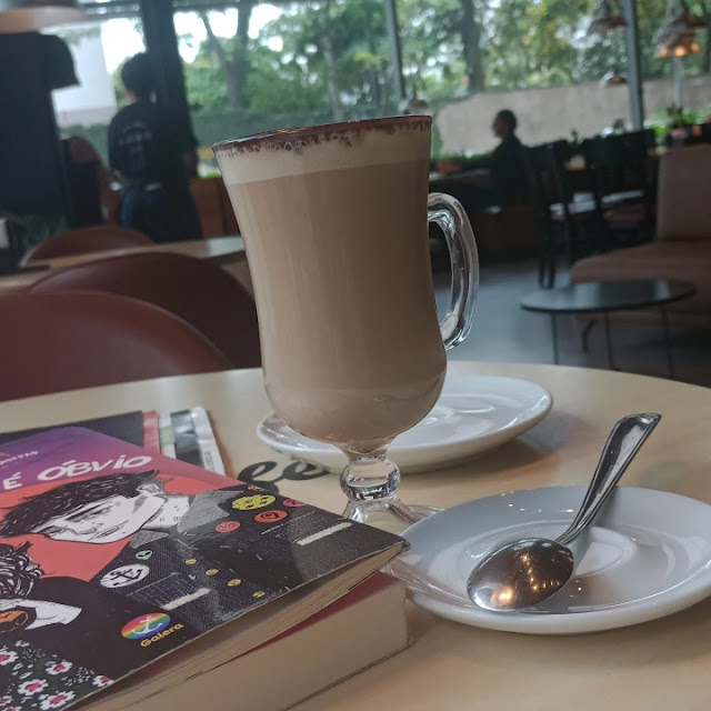 Espresso Com Leite E Calda de Chocolate