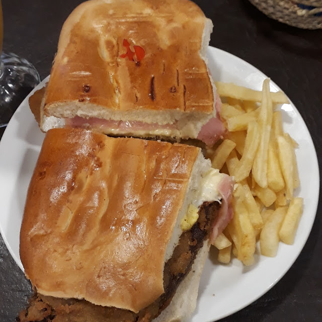 Sanguche de Milanesa Con Papas Fritas