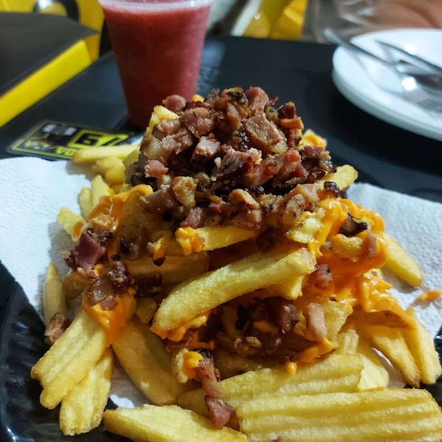 Batata Frita Com Cheddar E Bacon