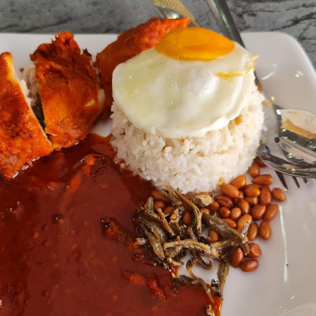 Nasi Lemak Ayam Goreng