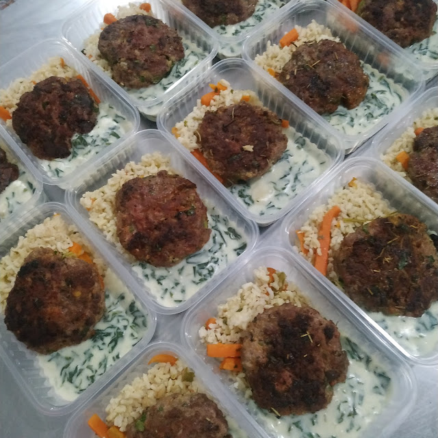 Hambúrguer Bovino Caseiro Com Creme de Espinafre