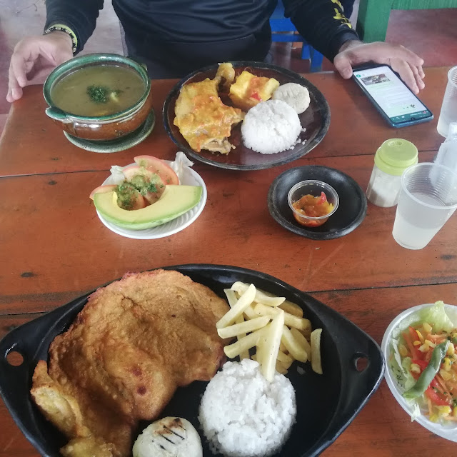 Sancocho de Gallina Y Media Porción de Chuleta de Pollo