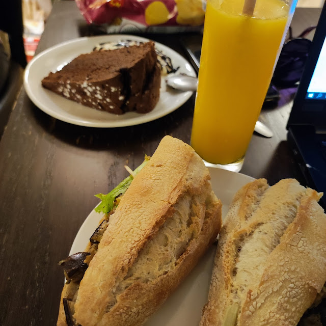 Formule Déjeuner Végétarien Avec Jus d'Orange Pressé
