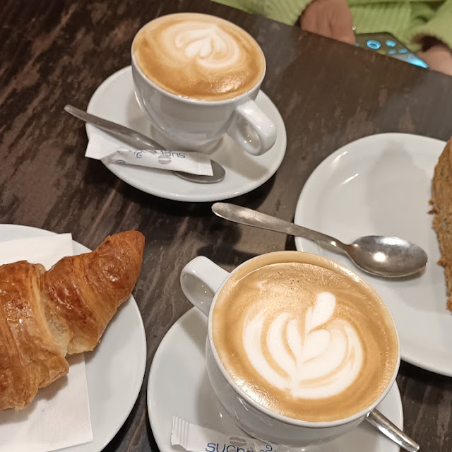 Café Con Leche Croissant