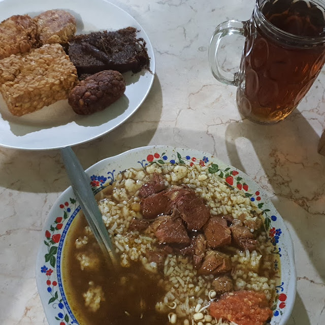 Nasi Rawon Tessy Plus Lauk Pendamping