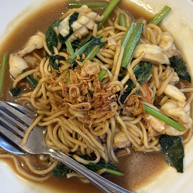 Fried Seafood Yellow Noodle