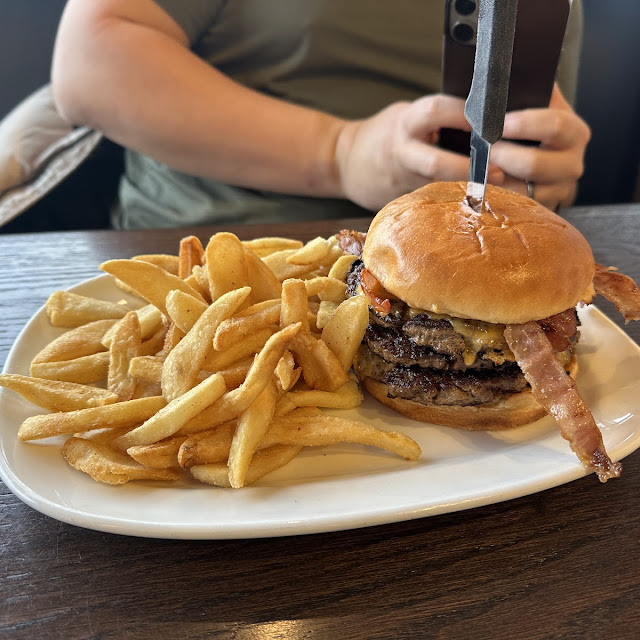 Point Burger and Fries
