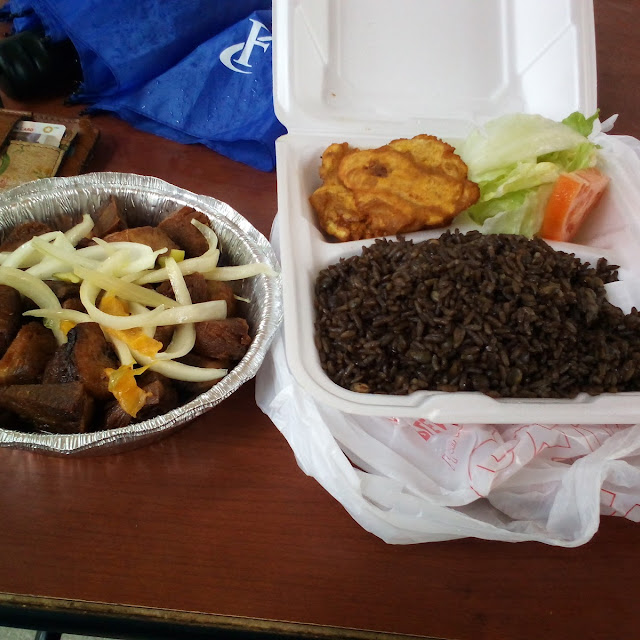 Griot Complet Avec Diri AK Djon Djon Fried Pork Should with Black Mushroom Rice