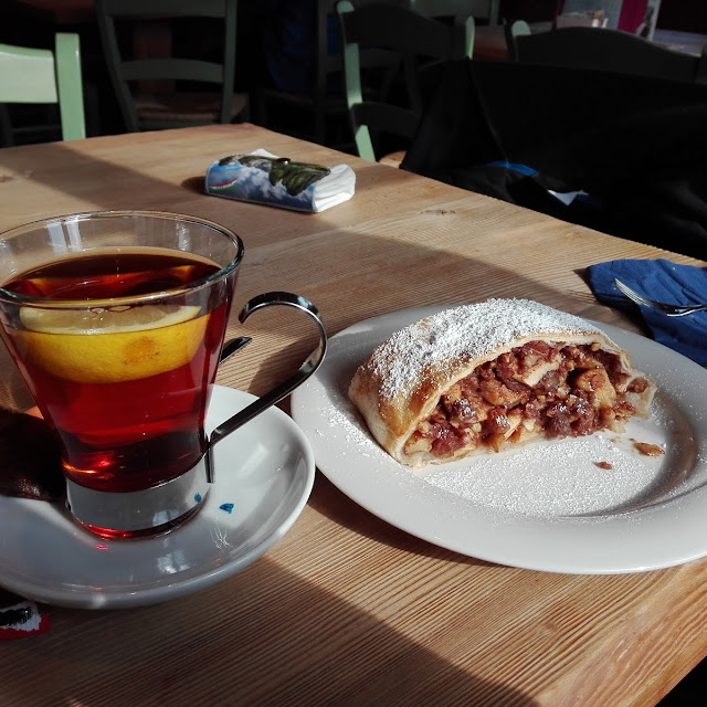 Thè E Strudel