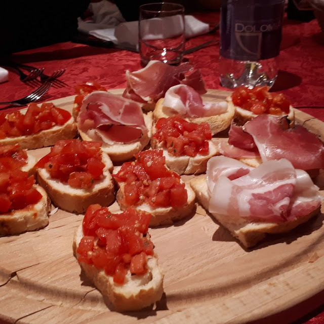 Crostini Vari E Bruschette