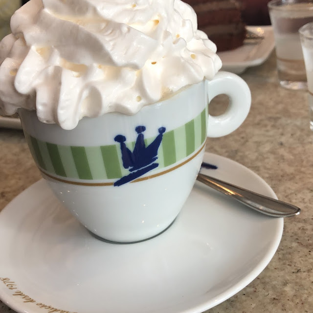 Misto Quente E Café Com Chantilly
