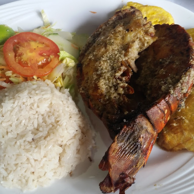 Pescado Con Bread Fruit