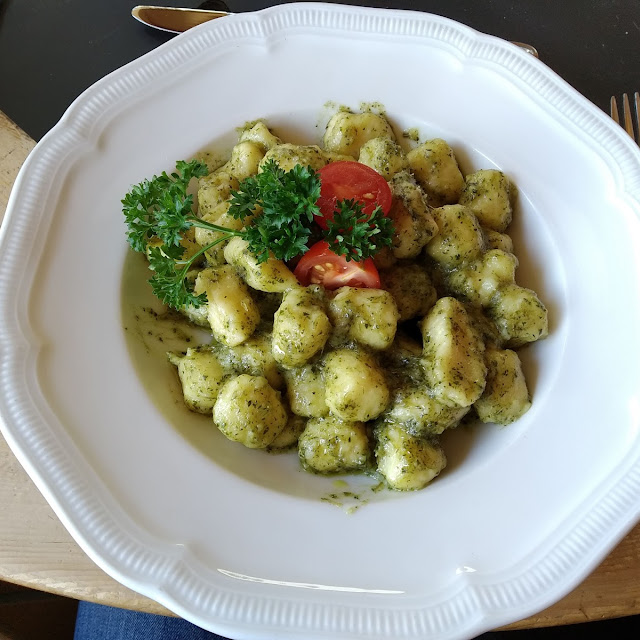 Hausgemachte Gnocchi Mit Kräuter Pesto Groß
