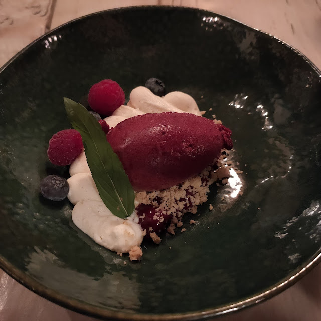 Waldbeersorbet Mit Mascarpone Creme