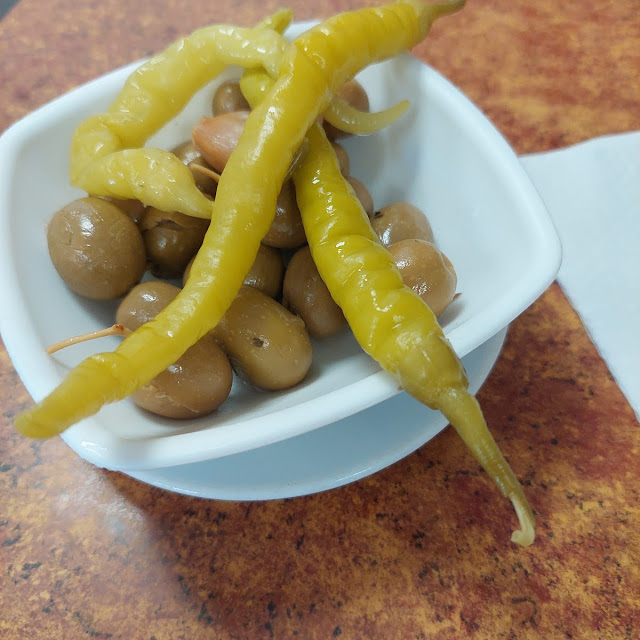 Olivas Y Piparras