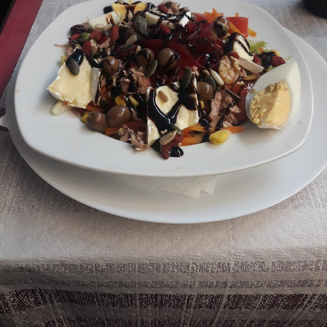 Ensalada Con Queso Brie