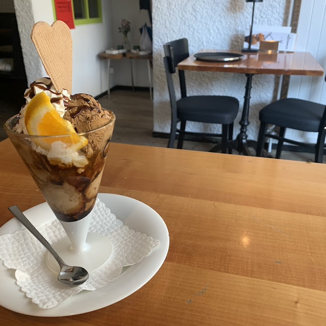Becher Eiscafé Mövrnpick