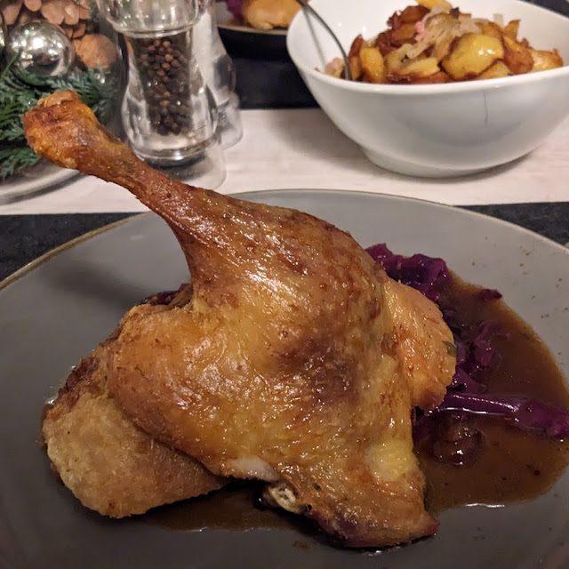 Ente Mit Rotkohl Und Kartoffel