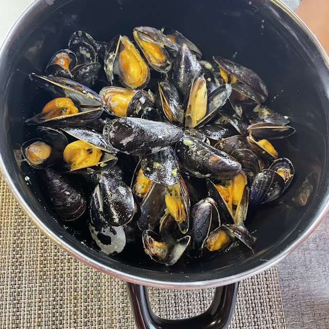 Mejillones Con Papas Fritas