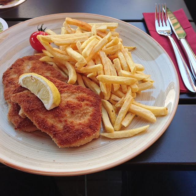 Schnitzel Mit Pommes